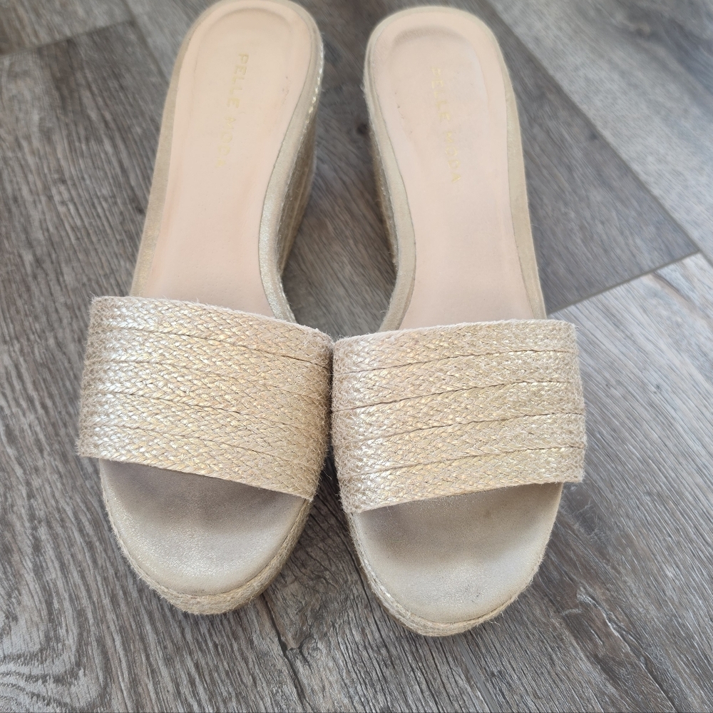 Pelle Moda Metallic Gold Jute Platform Wedge Sandals 7M